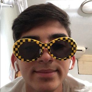 Meet your Posher, Etienne